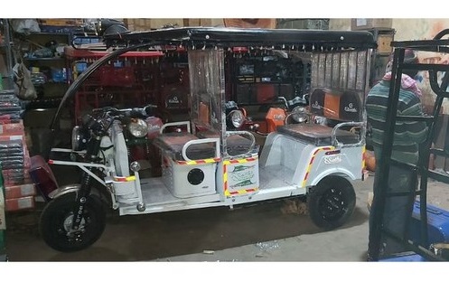 E Sathi White Color Battery Operated Rickshaw